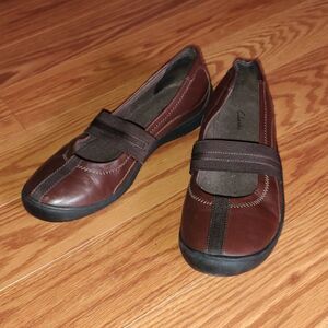 Clarks Brown  Mary Janes  Flats  Sz 8.5  EUC